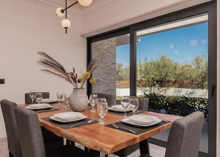 Armonia Boutique Aparthotel Méson Yerakaríon